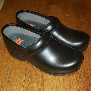 Black Dansko XP professional shoes 37
